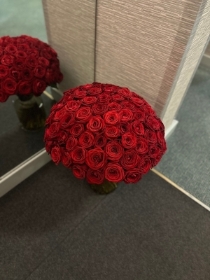 85 Luxury Red Naomi Roses in Vase